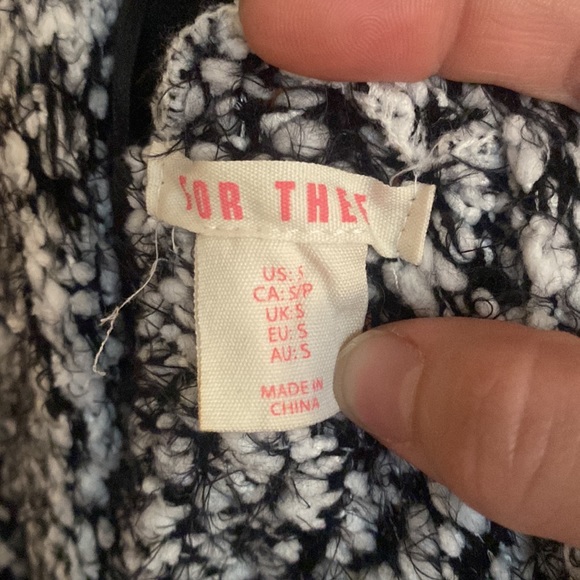 small cardigan. speckled with oversized fit. Barely worn, great condition. - Picture 3 of 3